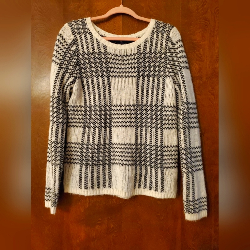 Gap Women's Plaid sweater size Medium